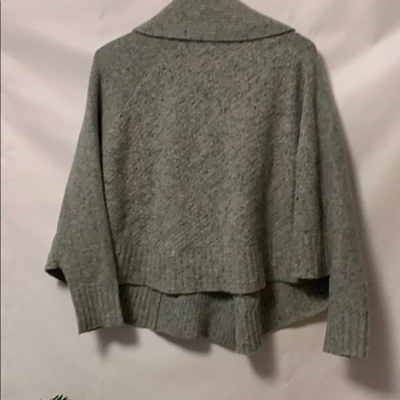 FRED & SIBEL‎ GRAY HEAVY CAPE SWEATER BUTTON SIZE S - Picture 2 of 4